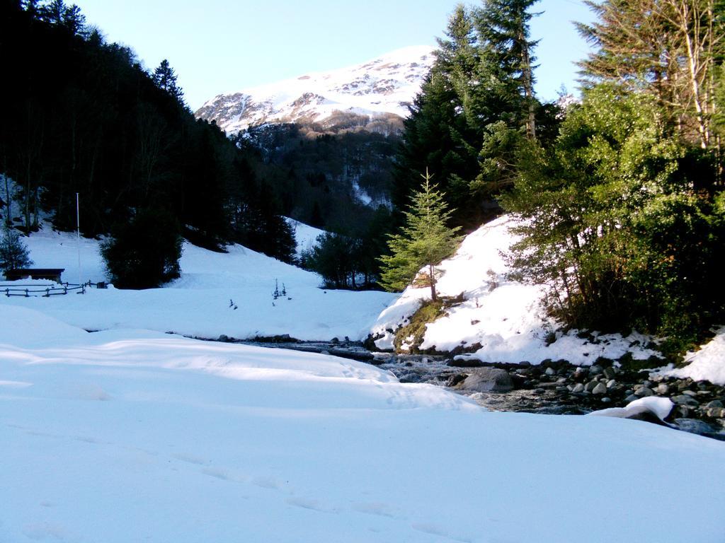 ホテル Gite Auberge Les Cascades ラ・モンジー エクステリア 写真